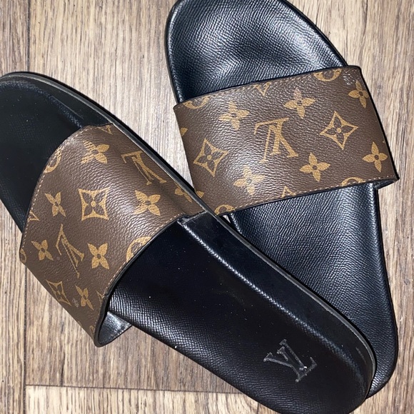 Men LOUIS VUITTON SLIDES. - Picture 4 of 4